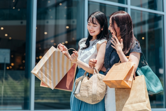 買い物　女性